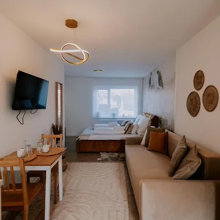 Maison De Luxe Oda ve Kahvaltı 3*