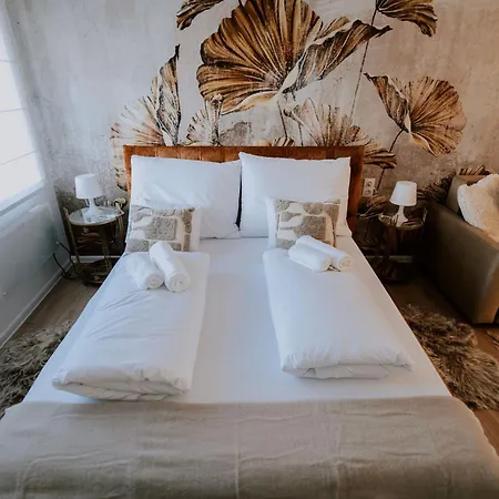 Maison De Luxe Oda ve Kahvaltı 3*