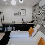 Maison De Luxe Couette-café