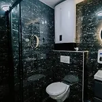 Maison De Luxe