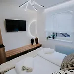 Maison De Luxe