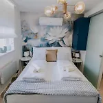 Couette-café Maison De Luxe 3*