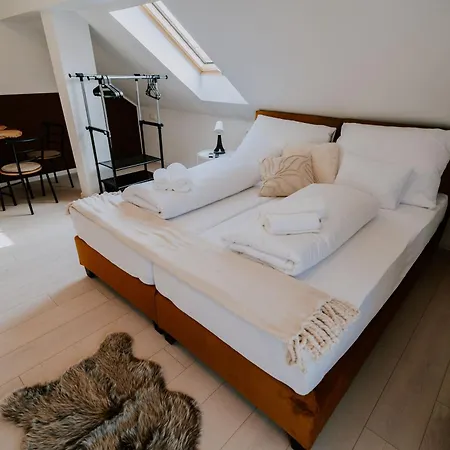 Maison De Luxe