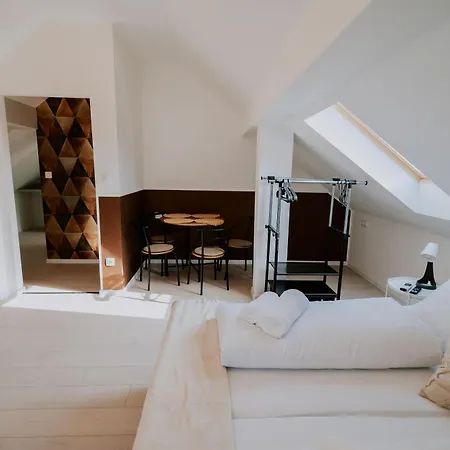 Maison De Luxe Couette-café 3*