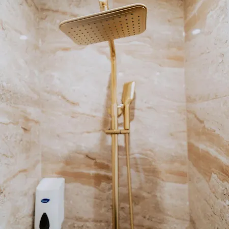 Bed & Breakfast Maison De Luxe 3*