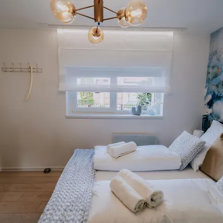 Bed & Breakfast Maison De Luxe 3*