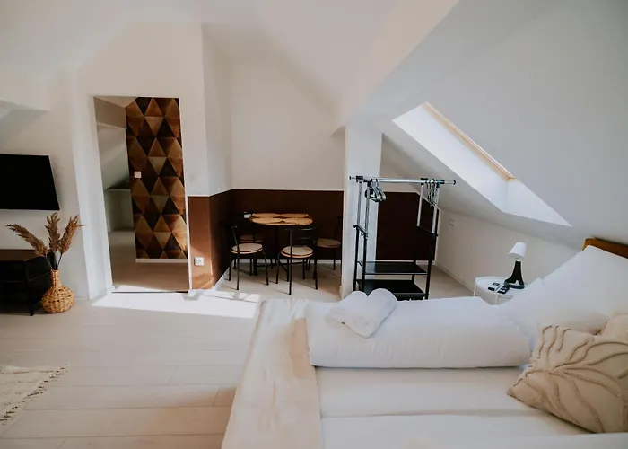 Maison De Luxe Bed & Breakfast 3*