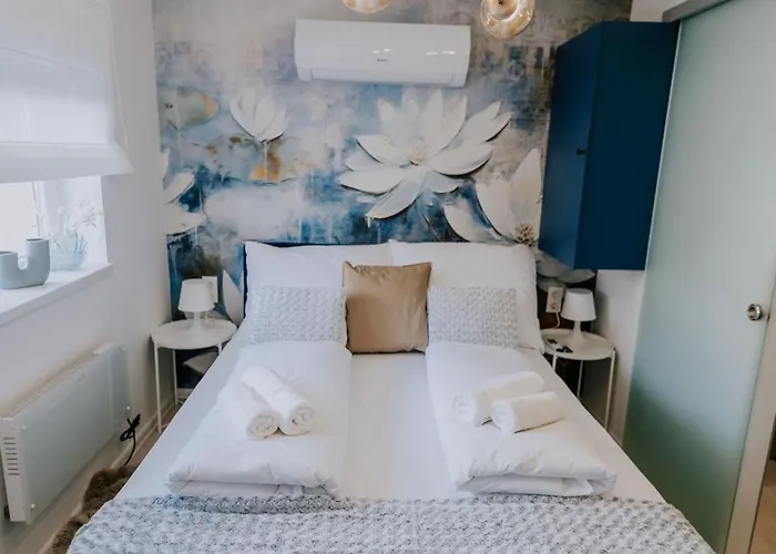 Bed & Breakfast Maison De Luxe 3*